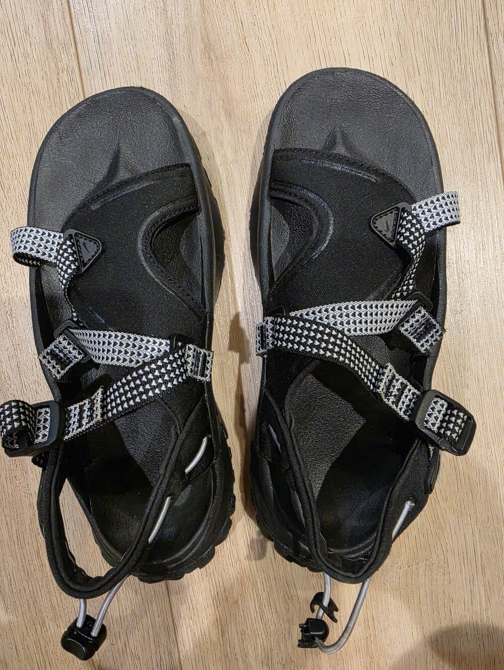 Nike Women’s Size 6 Black Gray Y2K Outdoor Hiking Sport Sandals - Picture 1 of 7